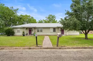 512 N College St, Weimar, TX 78962 - Photo 2