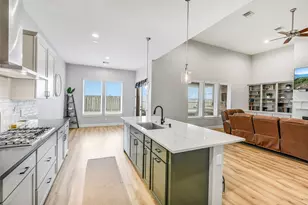 10015 Goliad Dr, Mont Belvieu, TX 77523 - Photo 16