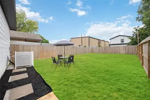 2325 Hampton Dr, Houston, TX 77088 - Photo 26