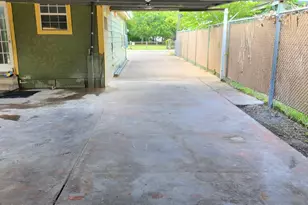 1806 N Ave S, Freeport, TX 77541 - Photo 36