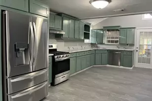 1806 N Ave S, Freeport, TX 77541 - Photo 8