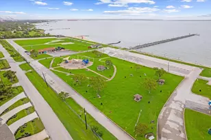 1111 San Jacinto St, La Porte, TX 77571 - Photo 28