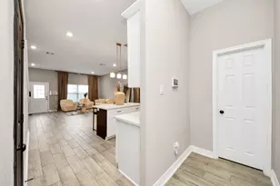 8719 Compton St, Houston, TX 77016 - Photo 4