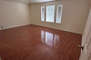 5815 SE Red River Dr, Dickinson, TX 77539 - Photo 4