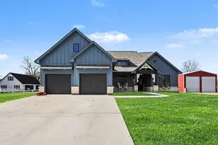 444 Mill Rd, Angleton, TX 77515 - Photo 1