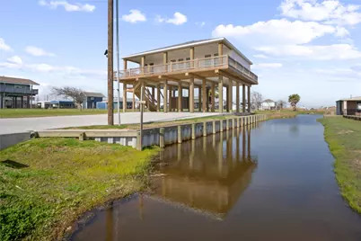 960 S Sage Road, Crystal Beach, TX 77650 - Photo 2