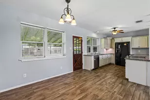 5709 Maco St, Galveston, TX 77551 - Photo 10