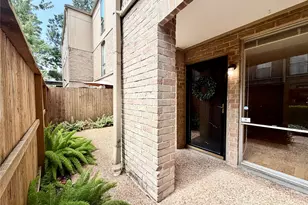 4639 Wild Indigo St, Houston, TX 77027 - Photo 10