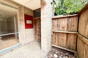 4639 Wild Indigo St, Houston, TX 77027 - Photo 10