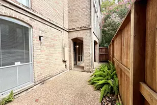 4639 Wild Indigo St, Houston, TX 77027 - Photo 2
