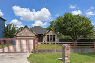 107 N 3rd St, South Houston, TX 77587 - Photo 1