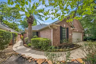 71 W Honey Grove Pl, The Woodlands, TX 77382 - Photo 2