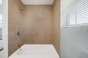 11202 Waxwing St, Houston, TX 77035 - Photo 14