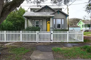 1911 34th St, Galveston, TX 77550 - Photo 1