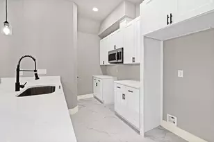 7938 Angus St, Houston, TX 77028 - Photo 6