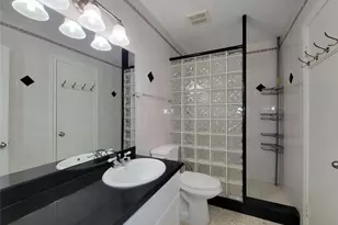 5239 Arboles Dr, Houston, TX 77035 - Photo 28