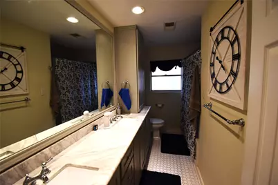 8011 Meadowvale Drive, Houston, TX 77063 - Photo 16