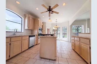 201 Rosemary Lane, Lake Jackson, TX 77566 - Photo 2