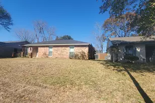 15414 W Hampton Cir, Houston, TX 77071 - Photo 2