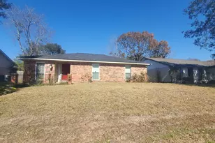 15414 W Hampton Cir, Houston, TX 77071 - Photo 1