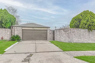 16126 New Field Dr, Houston, TX 77082 - Photo 2