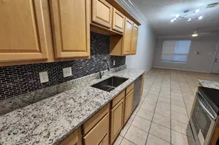 11045 Landswalk Dr, Houston, TX 77099 - Photo 2