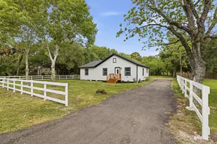 8414 Schiro Rd, Hitchcock, TX 77563 - Photo 2