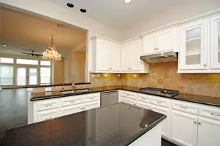 562 Bomar St, Houston, TX 77006 - Photo 6