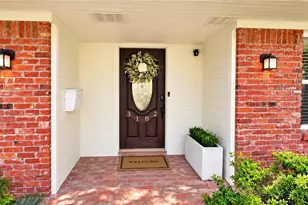 3102 Newcastle Dr, Houston, TX 77027 - Photo 2