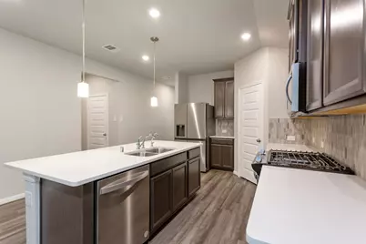 6915 Lebec, Rosharon, TX 77583 - Photo 6