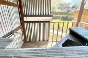 5220 E Parkway Dr, Beaumont, TX 77705 - Photo 6