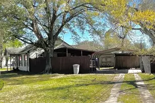 5220 E Parkway Dr, Beaumont, TX 77705 - Photo 1