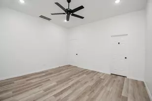 2139 Counter Point Dr, Houston, TX 77055 - Photo 24