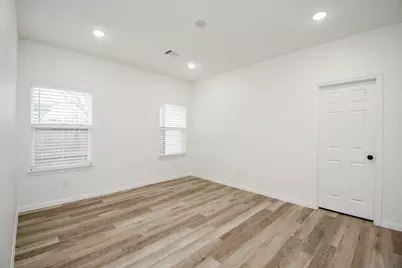 2139 Counter Point Drive, Houston, TX 77055 - Photo 32