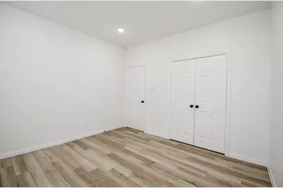 2139 Counter Point Drive, Houston, TX 77055 - Photo 32