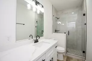 2139 Counter Point Dr, Houston, TX 77055 - Photo 32