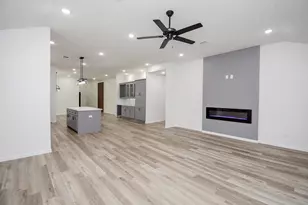 2139 Counter Point Dr, Houston, TX 77055 - Photo 22