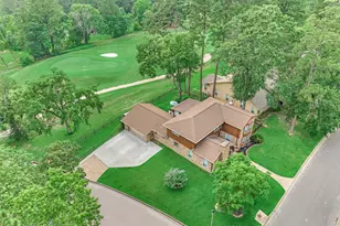 660 Hillcrest Dr, Huntsville, TX 77340 - Photo 2