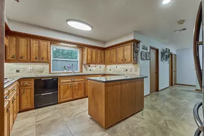 660 Hillcrest Drive, Huntsville, TX 77340 - Photo 14