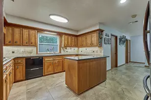 660 Hillcrest Dr, Huntsville, TX 77340 - Photo 14