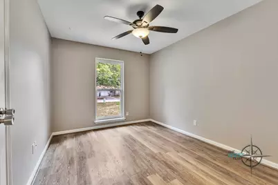 707 Hildred Avenue, Conroe, TX 77303 - Photo 18