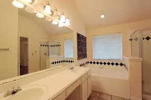 523 High Meadows Dr, Sugar Land, TX 77479 - Photo 10