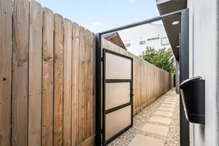 1728 Ridgewood St, Houston, TX 77006 - Photo 2
