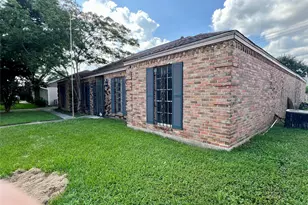 2207 Droxford Dr, Houston, TX 77008 - Photo 2