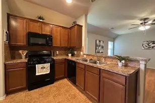 10426 Whisper Bluff Dr, Humble, TX 77396 - Photo 6