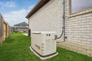 2550 Austin Trl, Friendswood, TX 77546 - Photo 34