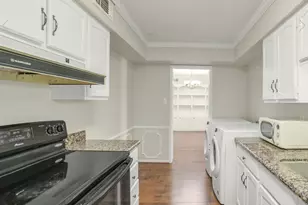 351 N Post Oak Ln, Houston, TX 77024 - Photo 20