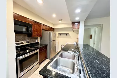 2626 Holly Hall Street #306, Houston, TX 77054 - Photo 8
