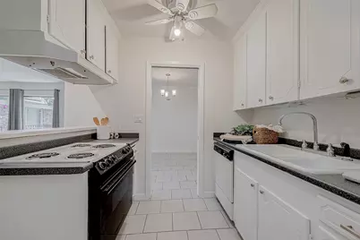 2824 Briarhurst Dr #20, Houston, TX 77057 - Photo 12