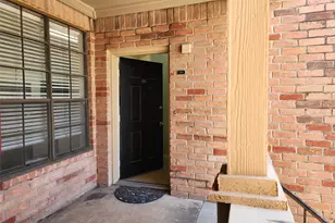2255 Braeswood Park Dr, Houston, TX 77030 - Photo 2